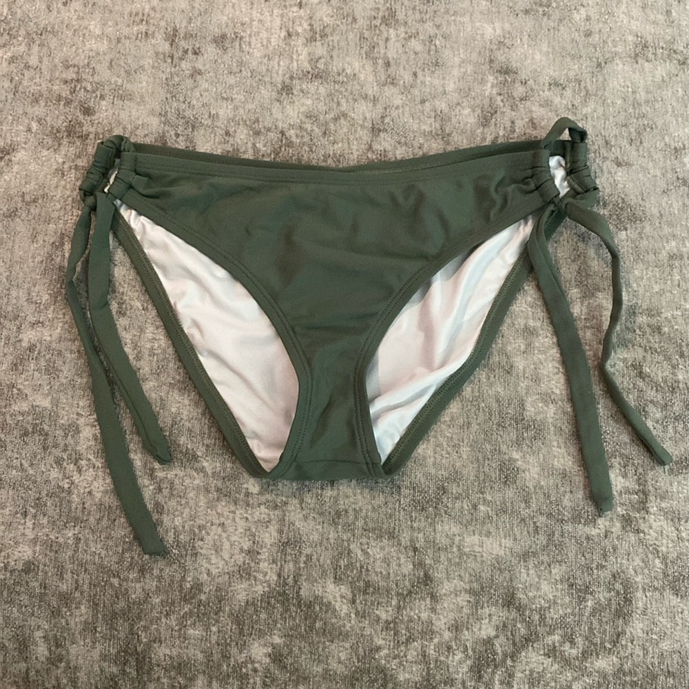 Women’s Next green side tie bikini bottom. Size SM, {1075}